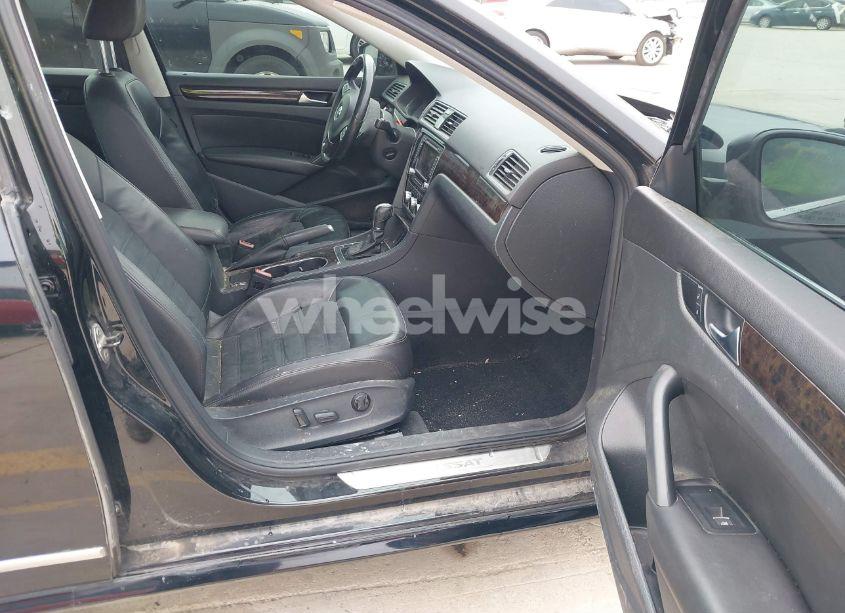 Photo 5 of 2014 Volkswagen Passat 3.6L V6 SEL PREMIUM (VIN 1VWCM7A38EC016338)