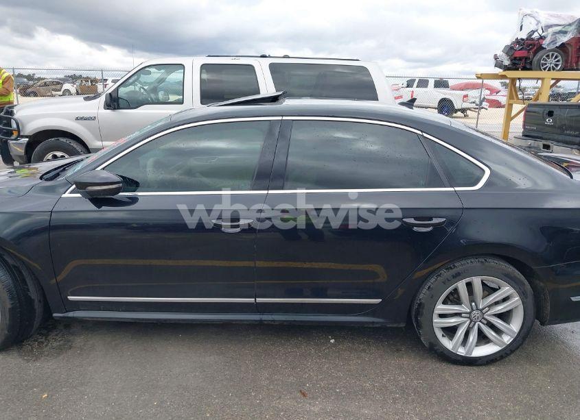 Photo 14 of 2017 Volkswagen Passat V6 SEL PREMIUM (VIN 1VWCM7A38HC062319)