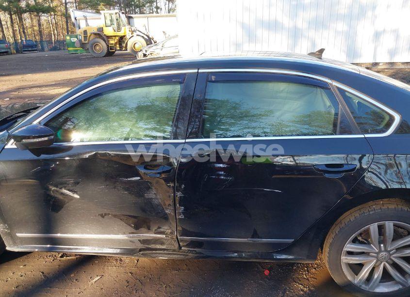 Photo 14 of 2016 Volkswagen Passat V6 SEL PREMIUM (VIN 1VWCM7A39GC059718)