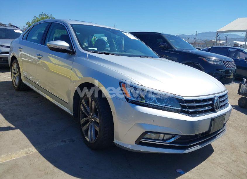 2017 Volkswagen Passat V6 SEL PREMIUM (VIN 1VWCM7A39HC046906) main photo