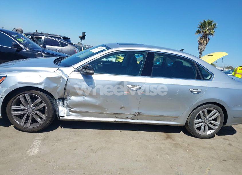 Photo 14 of 2017 Volkswagen Passat V6 SEL PREMIUM (VIN 1VWCM7A39HC046906)