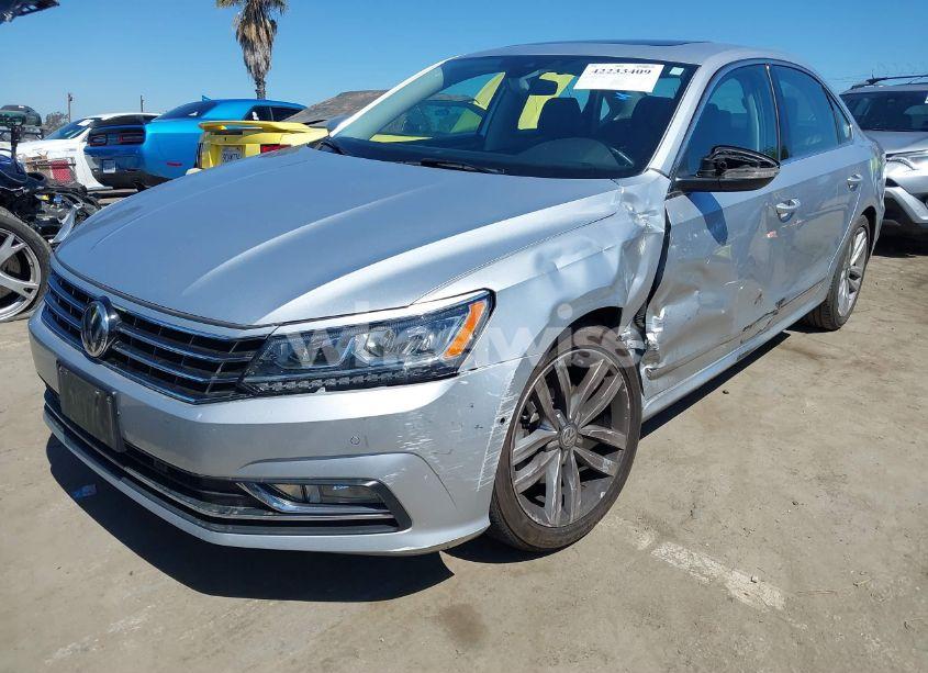 Photo 2 of 2017 Volkswagen Passat V6 SEL PREMIUM (VIN 1VWCM7A39HC046906)