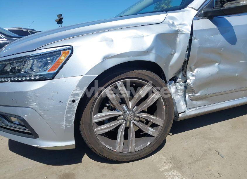 Photo 6 of 2017 Volkswagen Passat V6 SEL PREMIUM (VIN 1VWCM7A39HC046906)