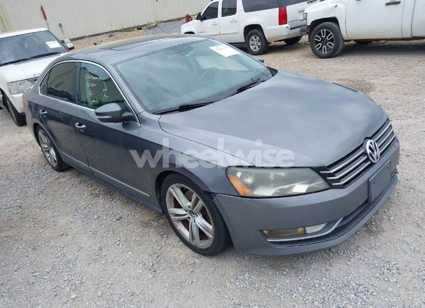 2013 Volkswagen Passat 3.6L V6 SEL PREMIUM (VIN 1VWCM7A3XDC010670) main photo