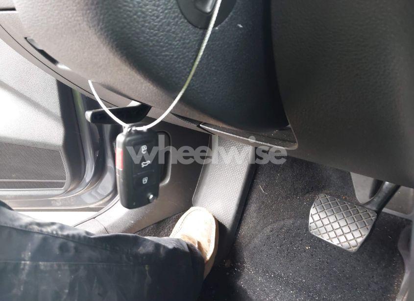 Photo 11 of 2013 Volkswagen Passat 3.6L V6 SEL PREMIUM (VIN 1VWCM7A3XDC010670)