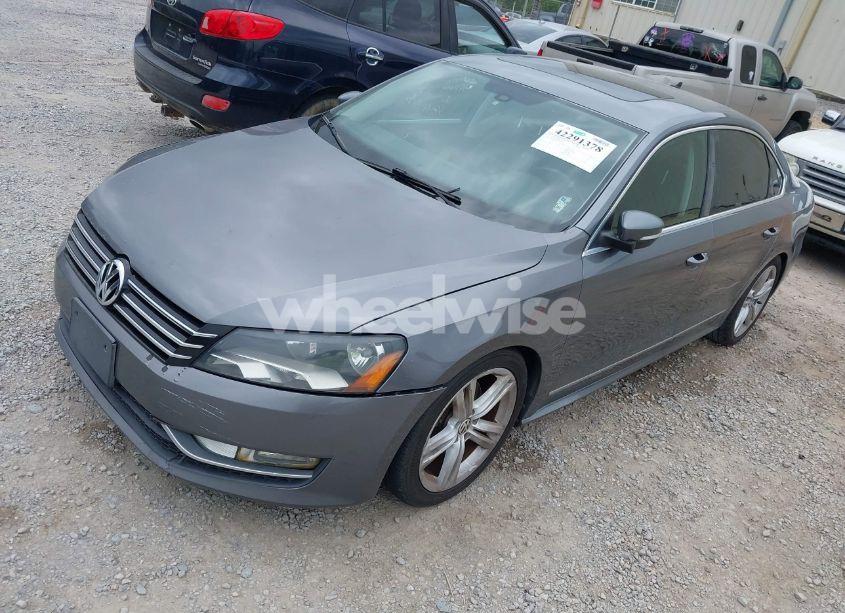 Photo 2 of 2013 Volkswagen Passat 3.6L V6 SEL PREMIUM (VIN 1VWCM7A3XDC010670)