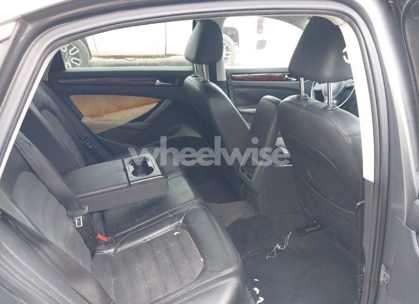 Photo 8 of 2013 Volkswagen Passat 3.6L V6 SEL PREMIUM (VIN 1VWCM7A3XDC010670)