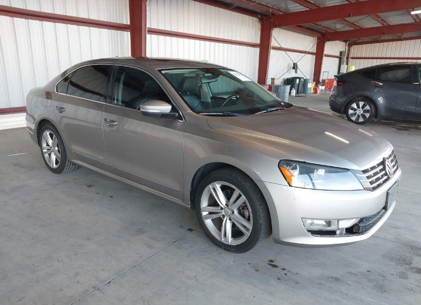 2013 Volkswagen Passat 2.0L TDI SEL PREMIUM (VIN 1VWCN7A30DC014188) main photo