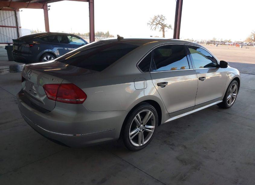 Photo 4 of 2013 Volkswagen Passat 2.0L TDI SEL PREMIUM (VIN 1VWCN7A30DC014188)