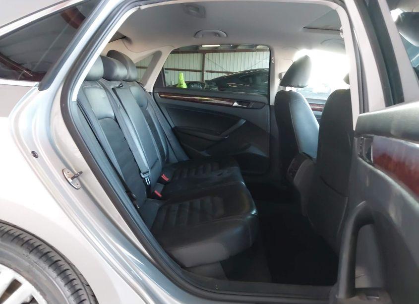 Photo 8 of 2013 Volkswagen Passat 2.0L TDI SEL PREMIUM (VIN 1VWCN7A30DC014188)