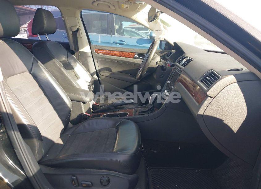 Photo 5 of 2013 Volkswagen Passat 2.0L TDI SEL PREMIUM (VIN 1VWCN7A30DC025949)