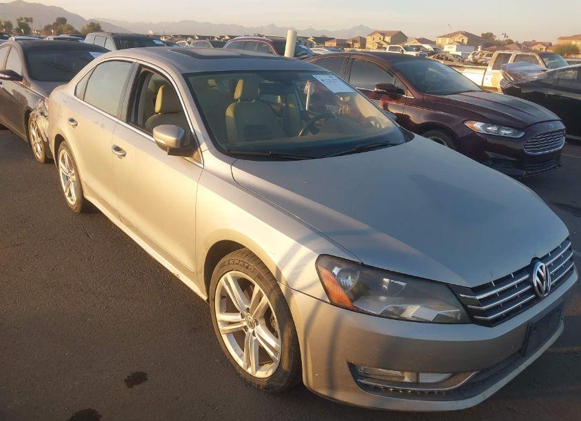 2013 Volkswagen Passat 2.0L TDI SEL PREMIUM (VIN 1VWCN7A30DC038698) main photo