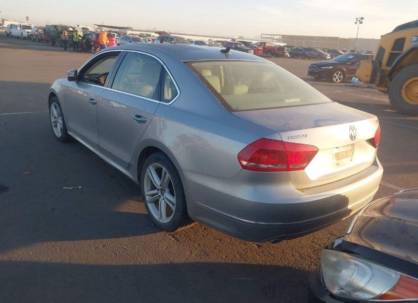 Photo 3 of 2013 Volkswagen Passat 2.0L TDI SEL PREMIUM (VIN 1VWCN7A30DC038698)