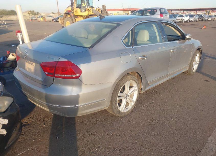 Photo 4 of 2013 Volkswagen Passat 2.0L TDI SEL PREMIUM (VIN 1VWCN7A30DC038698)