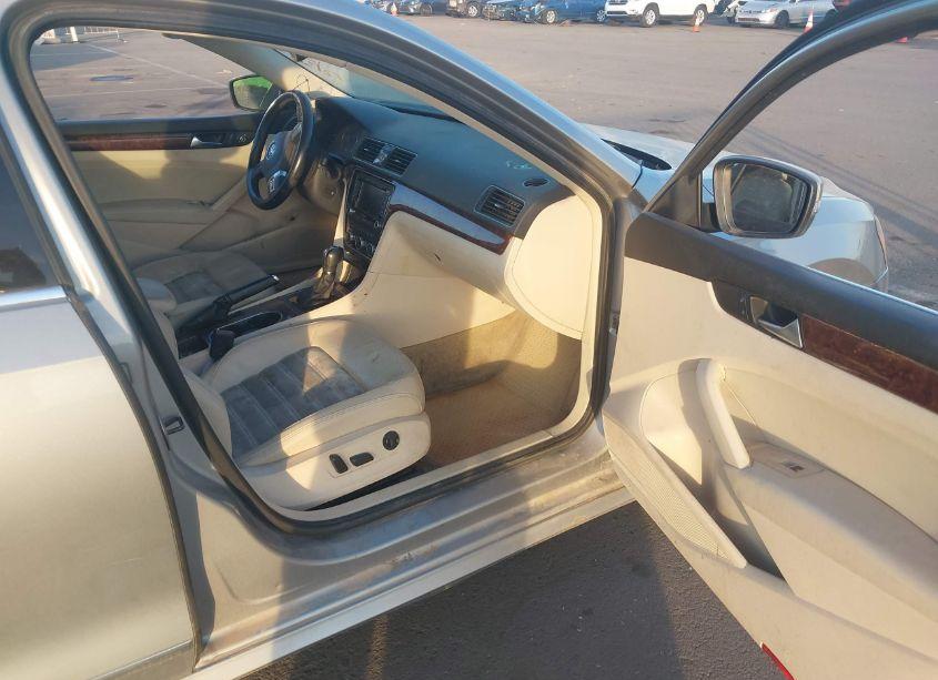Photo 5 of 2013 Volkswagen Passat 2.0L TDI SEL PREMIUM (VIN 1VWCN7A30DC038698)