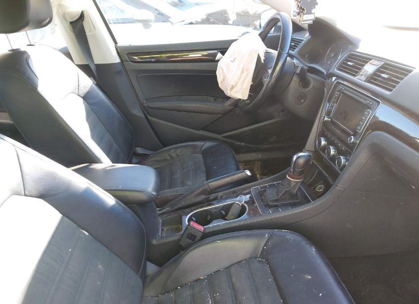 Photo 5 of 2014 Volkswagen Passat 2.0L TDI SEL PREMIUM (VIN 1VWCN7A30EC034233)