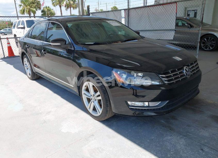 2014 Volkswagen Passat 2.0L TDI SEL PREMIUM (VIN 1VWCN7A30EC102448) main photo