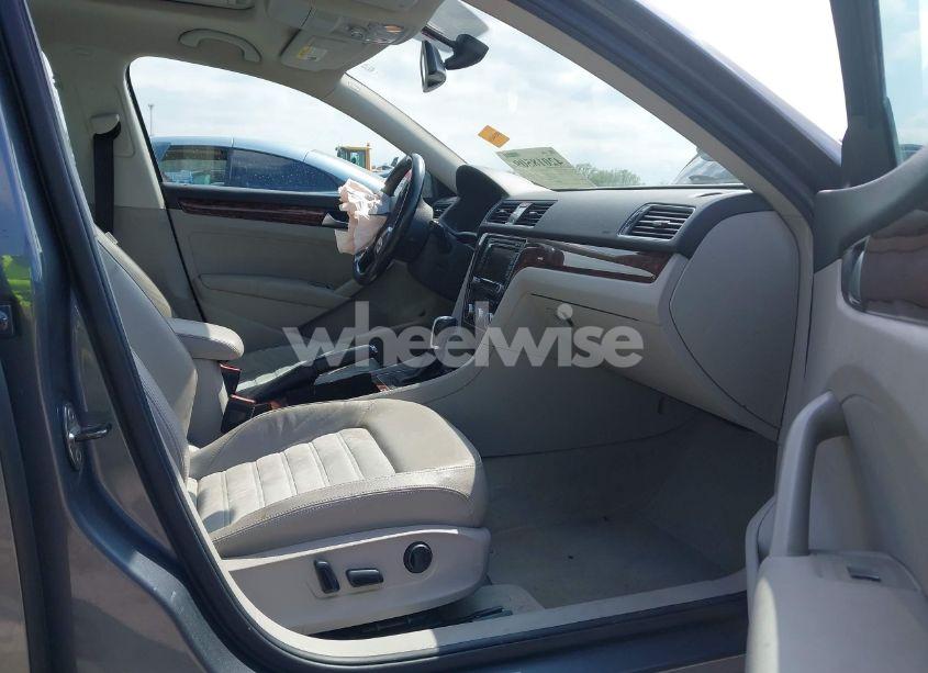 Photo 5 of 2012 Volkswagen Passat 2.0L TDI SEL PREMIUM (VIN 1VWCN7A31CC106327)