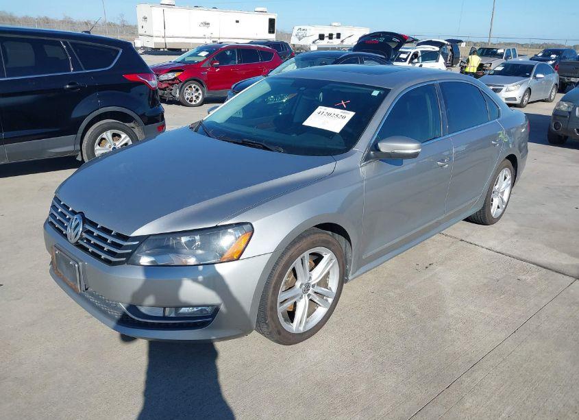 Photo 2 of 2013 Volkswagen Passat 2.0L TDI SEL PREMIUM (VIN 1VWCN7A31DC036166)