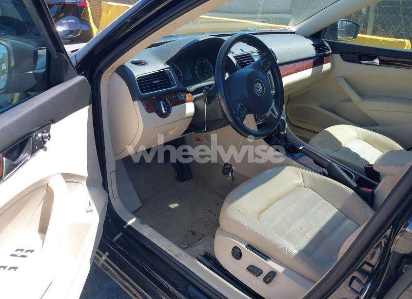 Photo 5 of 2013 Volkswagen Passat 2.0L TDI SEL PREMIUM (VIN 1VWCN7A31DC040671)