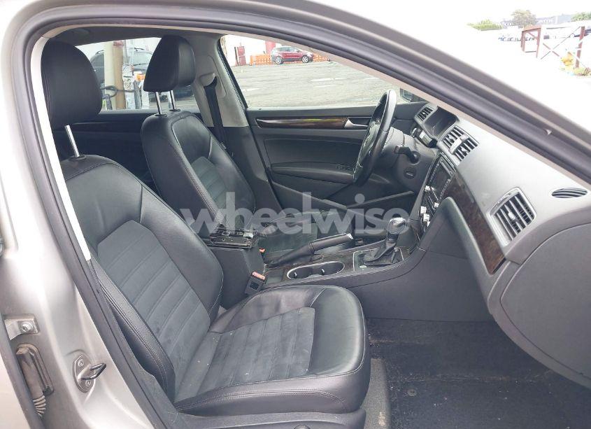 Photo 5 of 2014 Volkswagen Passat 2.0L TDI SEL PREMIUM (VIN 1VWCN7A31EC036329)
