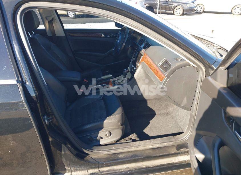 Photo 5 of 2013 Volkswagen Passat 2.0L TDI SEL PREMIUM (VIN 1VWCN7A32DC013091)