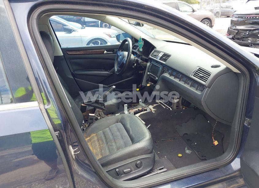 Photo 5 of 2012 Volkswagen Passat 2.0L TDI SEL PREMIUM (VIN 1VWCN7A33CC016810)