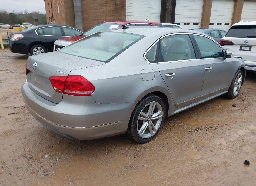 Photo 4 of 2012 Volkswagen Passat 2.0L TDI SEL PREMIUM (VIN 1VWCN7A33CC097582)