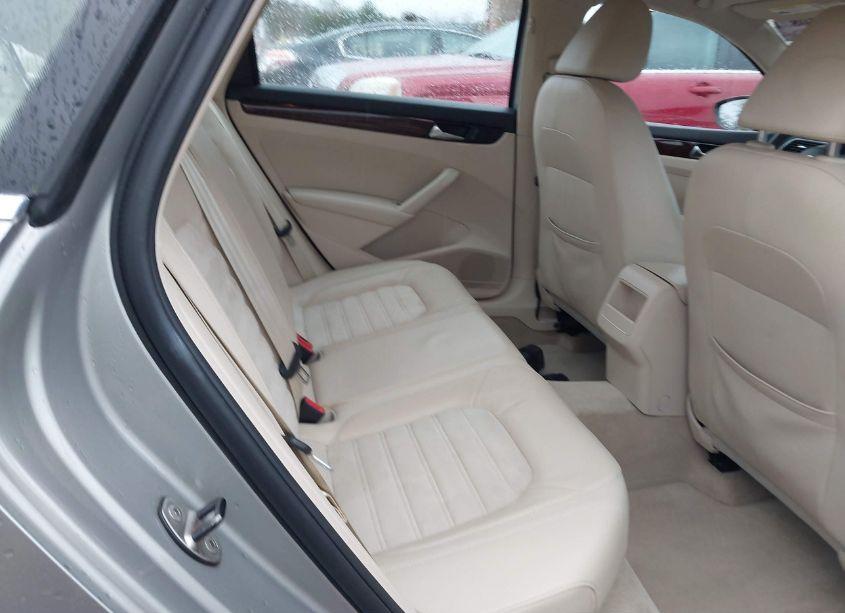 Photo 8 of 2012 Volkswagen Passat 2.0L TDI SEL PREMIUM (VIN 1VWCN7A33CC097582)