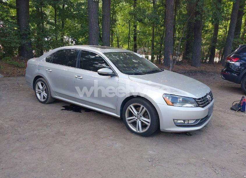 2013 Volkswagen Passat 2.0L TDI SEL PREMIUM (VIN 1VWCN7A33DC006523) main photo