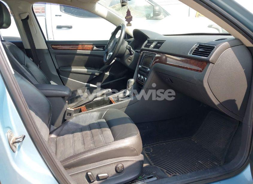 Photo 5 of 2012 Volkswagen Passat 2.0L TDI SEL PREMIUM (VIN 1VWCN7A34CC070830)