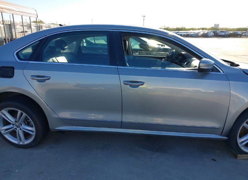 Photo 13 of 2013 Volkswagen Passat 2.0L TDI SEL PREMIUM (VIN 1VWCN7A34DC124032)