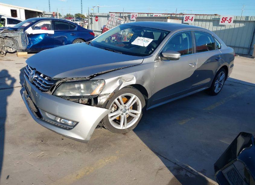 Photo 2 of 2013 Volkswagen Passat 2.0L TDI SEL PREMIUM (VIN 1VWCN7A34DC124032)