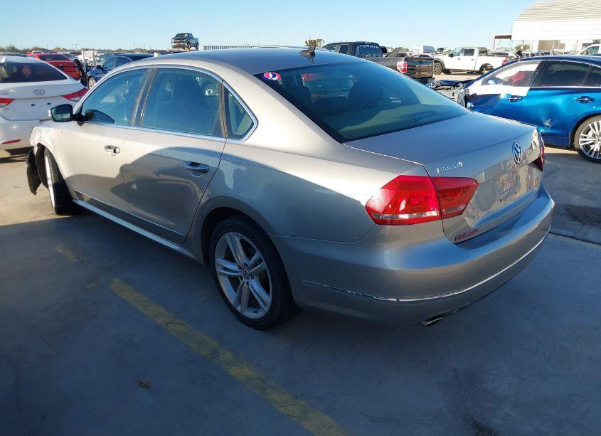 Photo 3 of 2013 Volkswagen Passat 2.0L TDI SEL PREMIUM (VIN 1VWCN7A34DC124032)