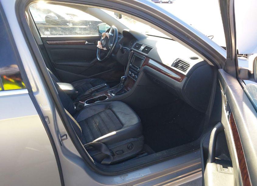 Photo 5 of 2013 Volkswagen Passat 2.0L TDI SEL PREMIUM (VIN 1VWCN7A34DC124032)