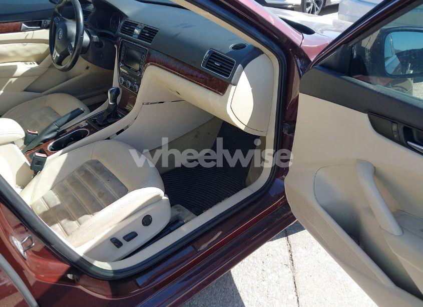 Photo 5 of 2013 Volkswagen Passat 2.0L TDI SEL PREMIUM (VIN 1VWCN7A34DC139369)