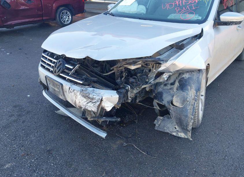 Photo 6 of 2013 Volkswagen Passat 2.0L TDI SEL PREMIUM (VIN 1VWCN7A35DC074029)