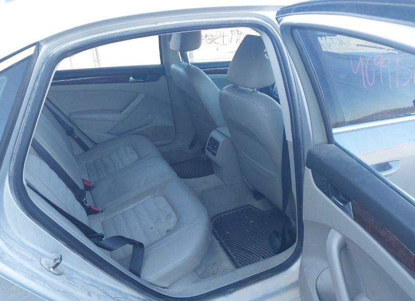 Photo 8 of 2013 Volkswagen Passat 2.0L TDI SEL PREMIUM (VIN 1VWCN7A35DC074029)