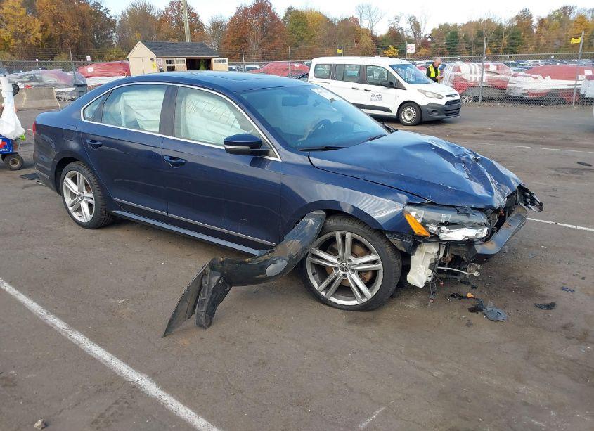 2013 Volkswagen Passat 2.0L TDI SEL PREMIUM (VIN 1VWCN7A35DC097889) main photo