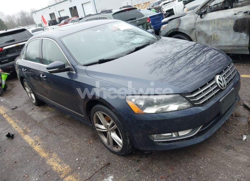2014 Volkswagen Passat 2.0L TDI SEL PREMIUM (VIN 1VWCN7A35EC073626) main photo