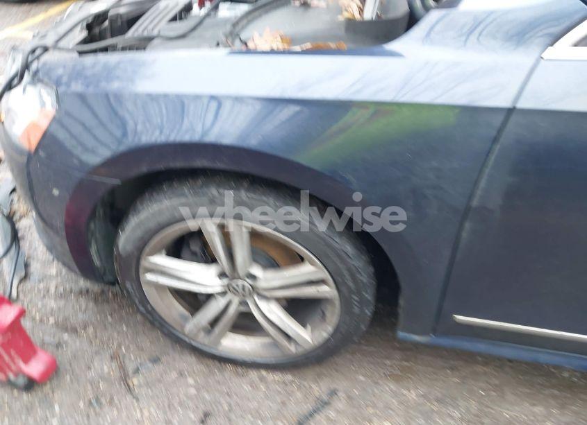 Photo 6 of 2014 Volkswagen Passat 2.0L TDI SEL PREMIUM (VIN 1VWCN7A35EC073626)