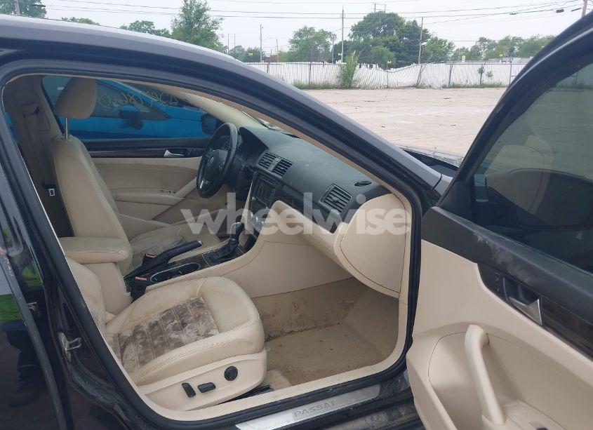 Photo 5 of 2014 Volkswagen Passat 2.0L TDI SEL PREMIUM (VIN 1VWCN7A35EC078132)