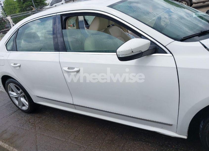 Photo 14 of 2013 Volkswagen Passat 2.0L TDI SEL PREMIUM (VIN 1VWCN7A36DC046109)