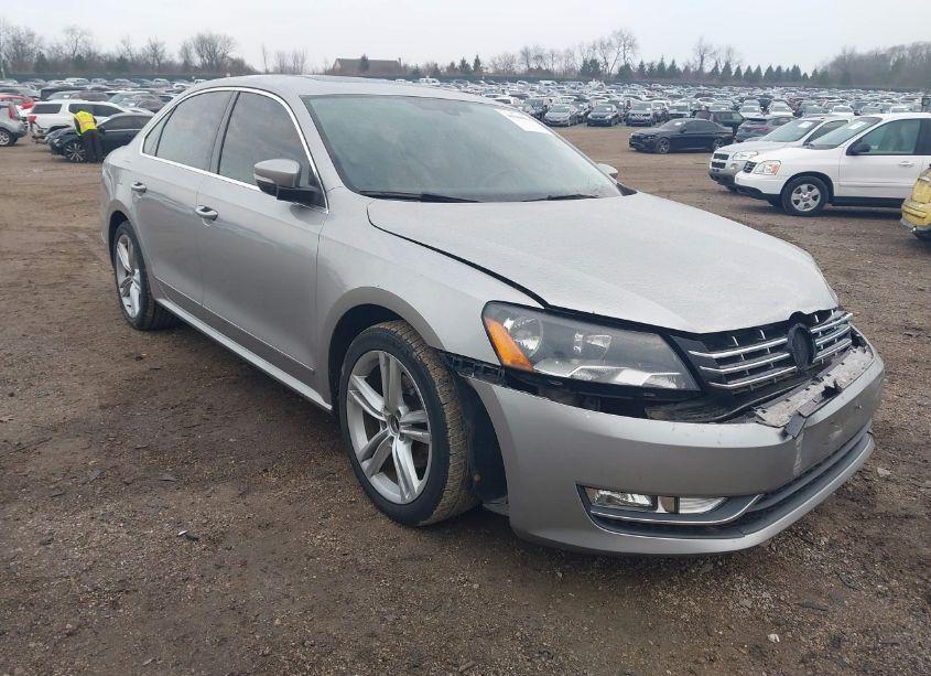 2013 Volkswagen Passat 2.0L TDI SEL PREMIUM (VIN 1VWCN7A36DC052699) main photo