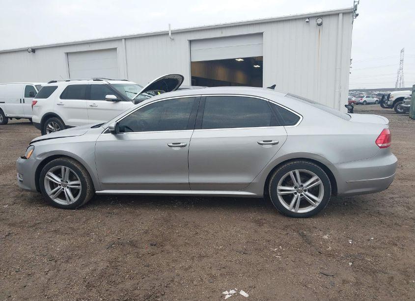 Photo 13 of 2013 Volkswagen Passat 2.0L TDI SEL PREMIUM (VIN 1VWCN7A36DC052699)