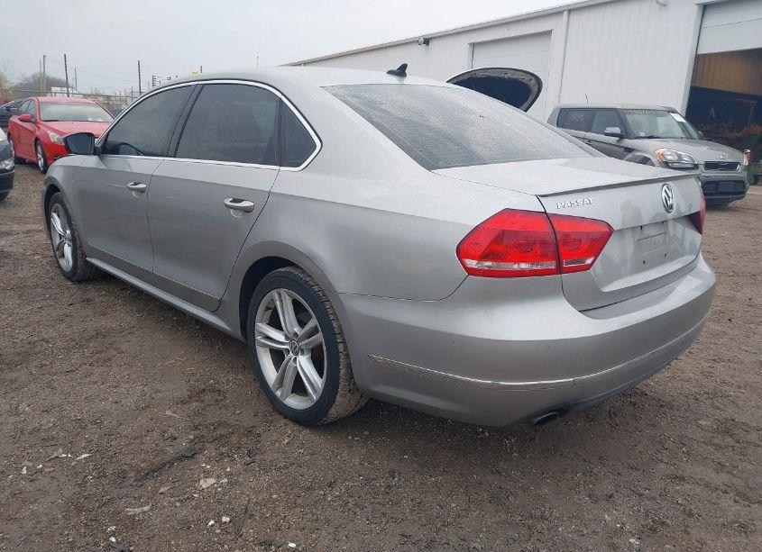 Photo 3 of 2013 Volkswagen Passat 2.0L TDI SEL PREMIUM (VIN 1VWCN7A36DC052699)