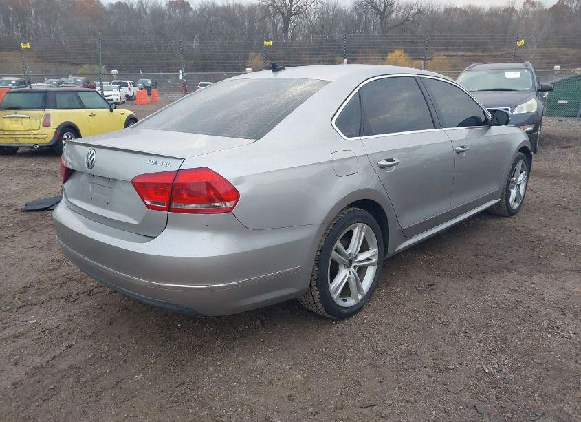 Photo 4 of 2013 Volkswagen Passat 2.0L TDI SEL PREMIUM (VIN 1VWCN7A36DC052699)