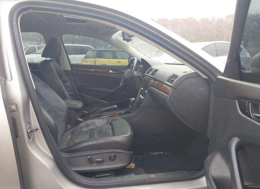 Photo 5 of 2013 Volkswagen Passat 2.0L TDI SEL PREMIUM (VIN 1VWCN7A36DC052699)