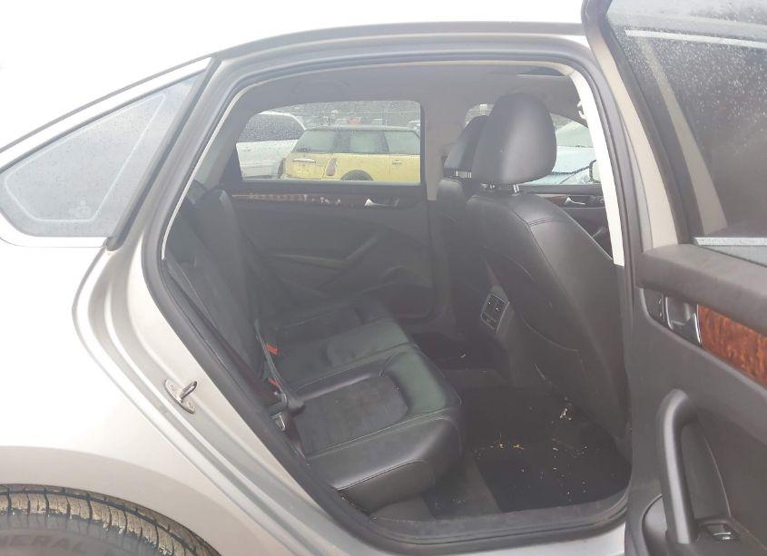 Photo 8 of 2013 Volkswagen Passat 2.0L TDI SEL PREMIUM (VIN 1VWCN7A36DC052699)