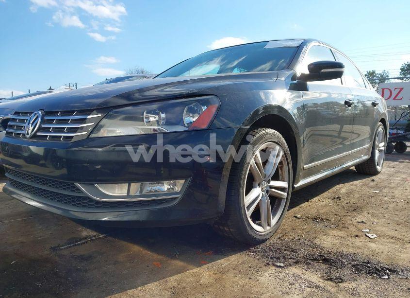 Photo 2 of 2014 Volkswagen Passat 2.0L TDI SEL PREMIUM (VIN 1VWCN7A36EC064420)